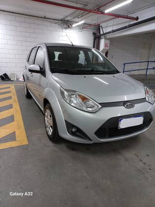 FORD FIESTA 1.6 ROCAM 8V FLEX 4P MANUAL FORD FIESTA 1.6 ROCAM 8V FLEX 4P MANUAL